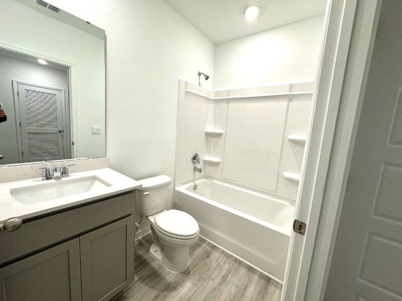 Building Photo - 2933 Canary Ave