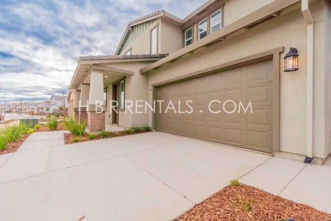 Building Photo - Charming 4-Bed, 3-Bath Home in Lathrop’s T...