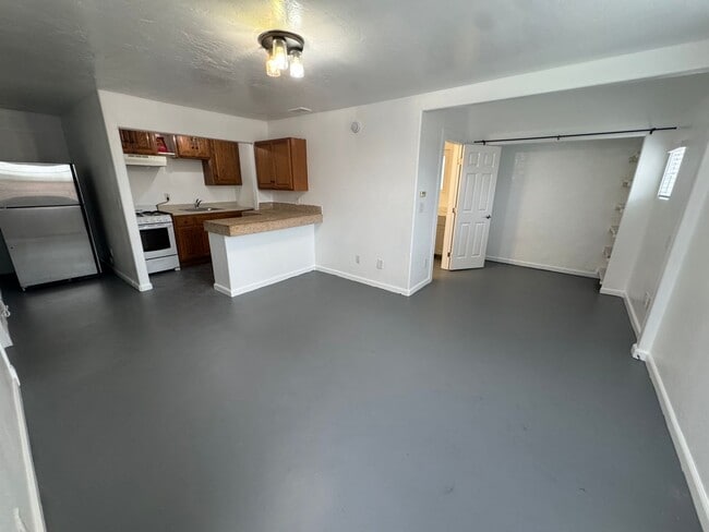 Building Photo - 1520 Cielo Ln