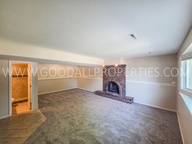 Building Photo - 1116 39th St