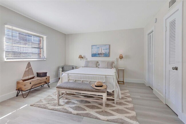 Building Photo - 3755 S School Ave