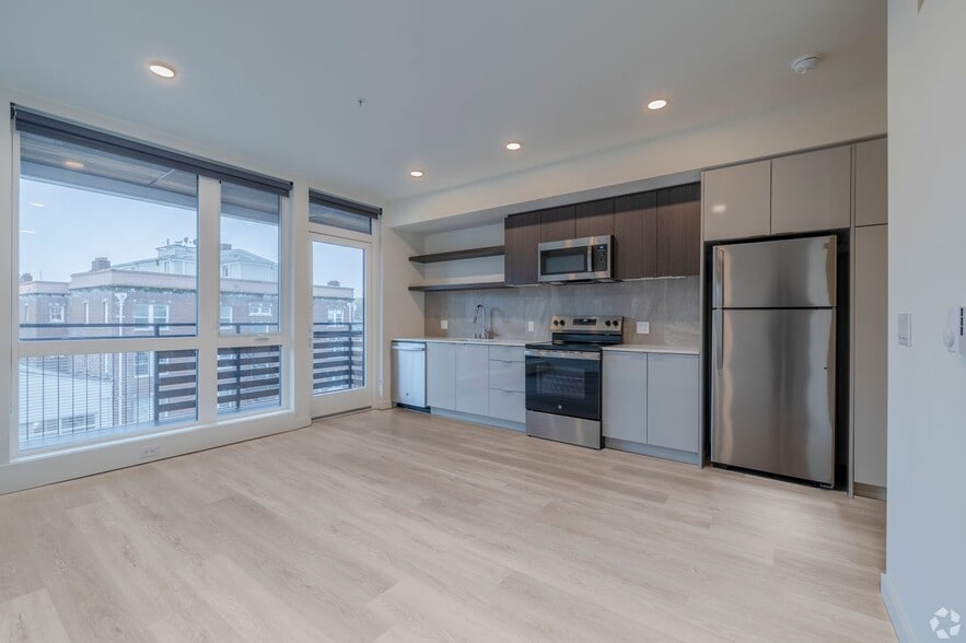 Interior Photo - 23 Broadway