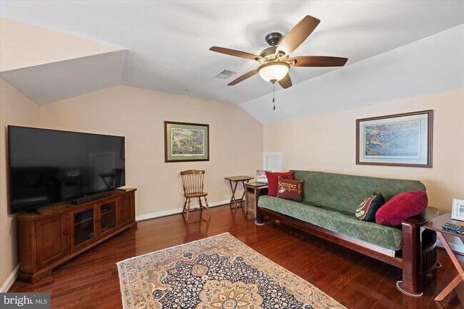 Building Photo - 265 Murtha St