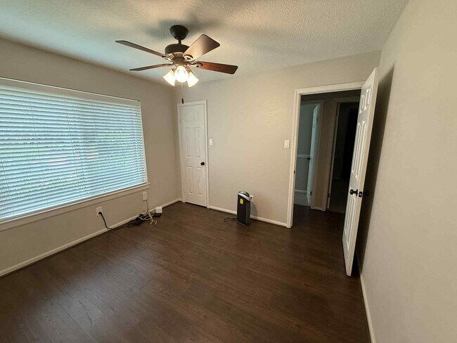 Building Photo - 36 Silver Elm Pl