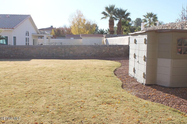 Building Photo - 221 Cloud Song E