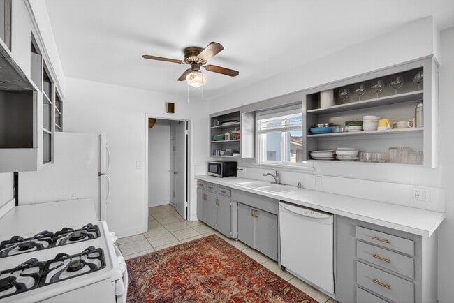 Building Photo - 237 Avenida Montalvo