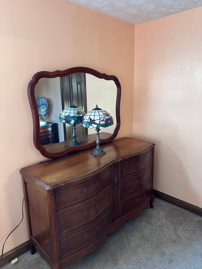 Building Photo - Walnut St.