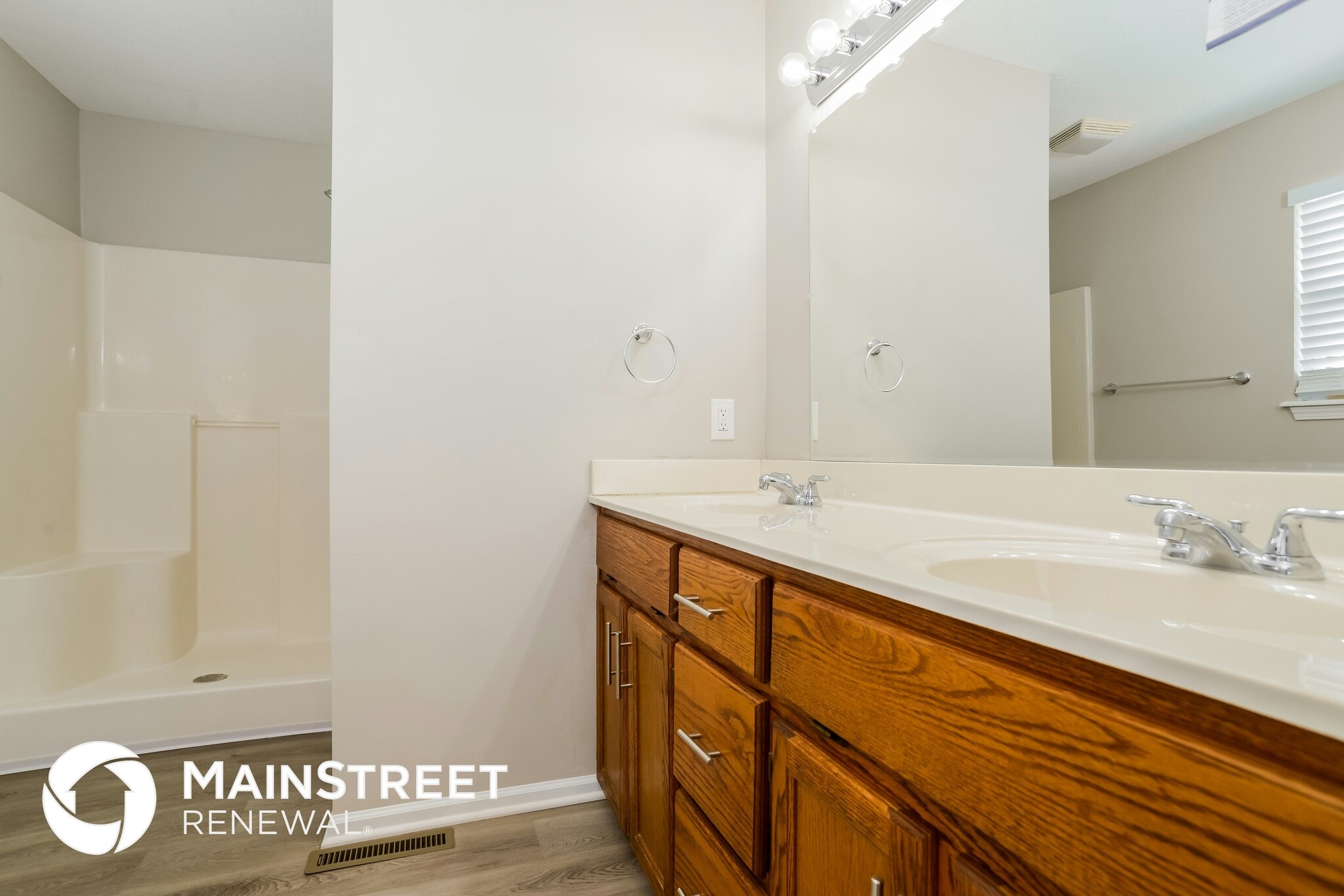 Building Photo - 1001 E Madelyn Dr