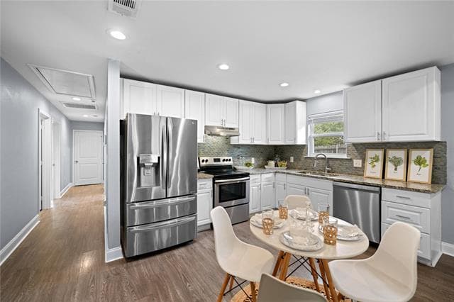 Building Photo - 1228 Jones St