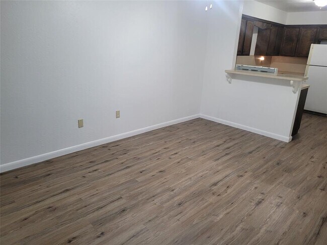 Building Photo - 205 2nd Ave