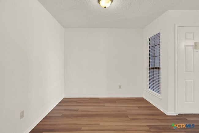 Building Photo - 1202 Thorpe Ln