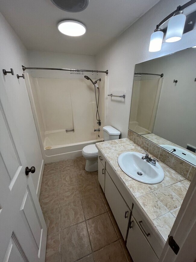Building Photo - Charming Three Bedroom Home on Bend's West...
