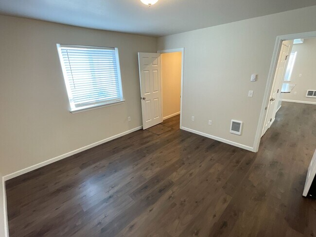 Building Photo - 275 Rickenbacker Ave