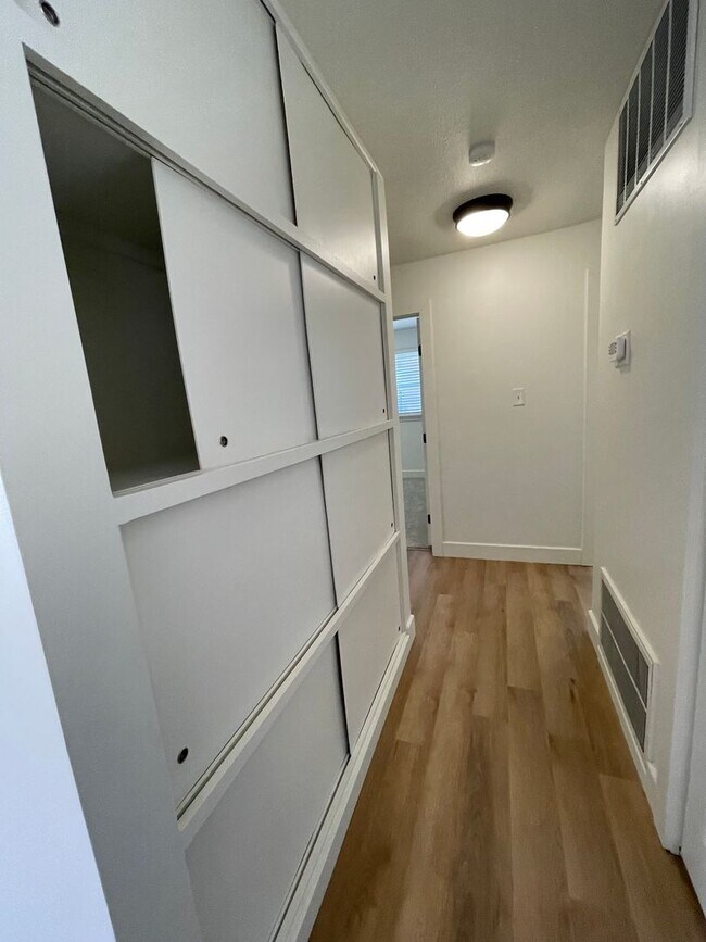 Building Photo - AMAZING SINGLE-FAMILY HOME! CLOSE TO CAMPUS AND SPORTS COMPLEX!