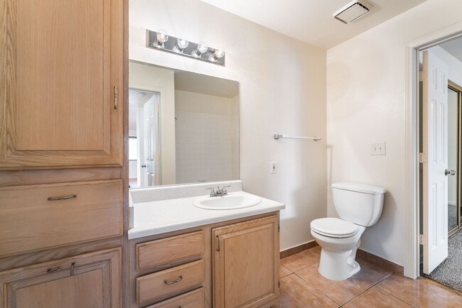 Building Photo - Charming Home in Henderson!