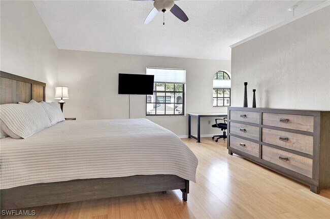 Building Photo - 800 Meadowland Dr