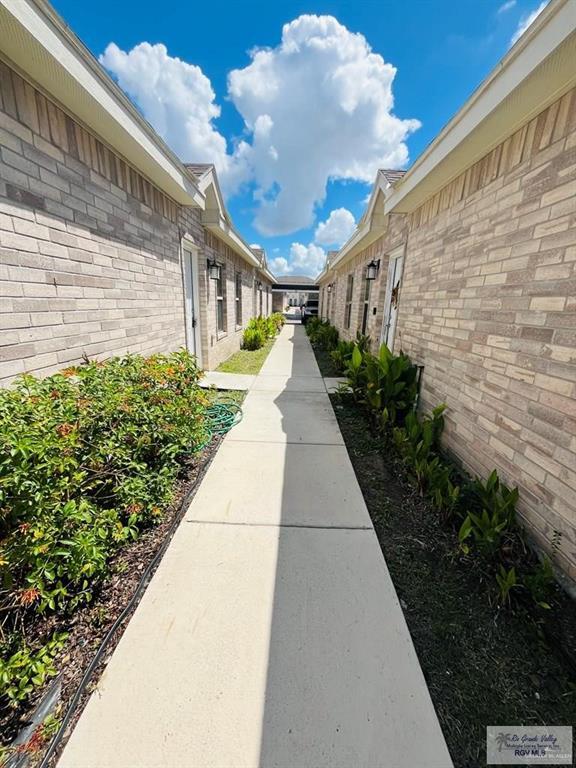 Building Photo - 16 Carlisle Ave