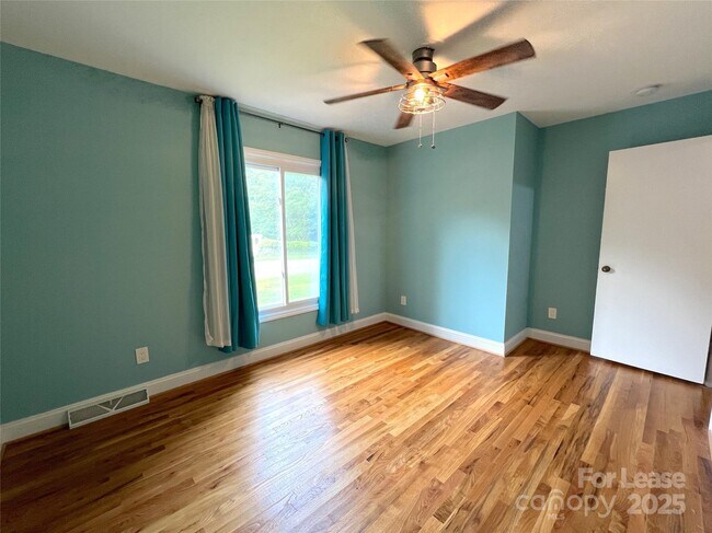 Building Photo - 5745 Riviere Dr