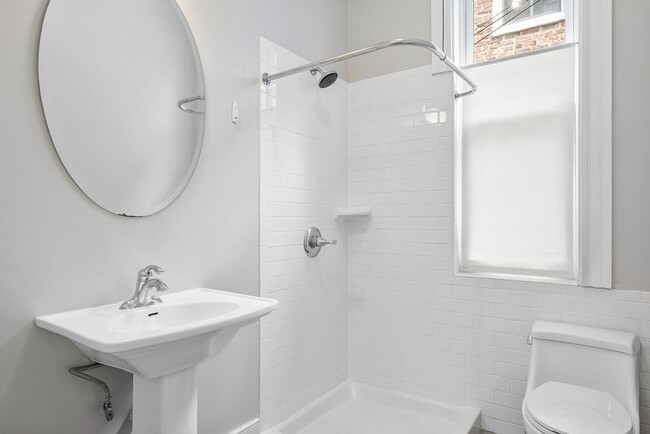 Building Photo - $2,890 / 2 br / 2 ba / 1,400 sqft
