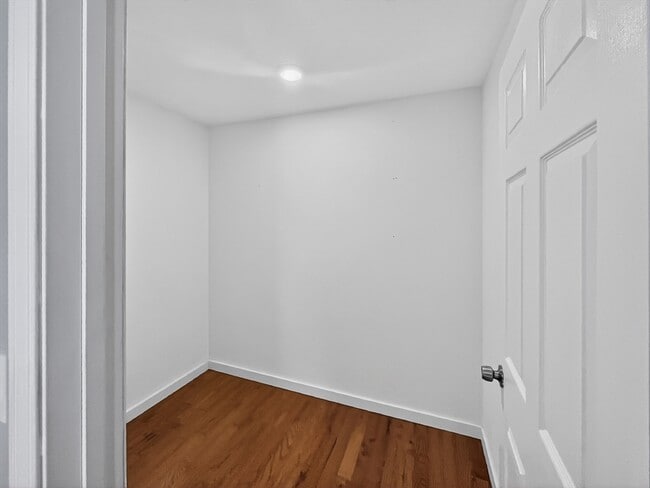 Building Photo - 247 Pilgrim Ave