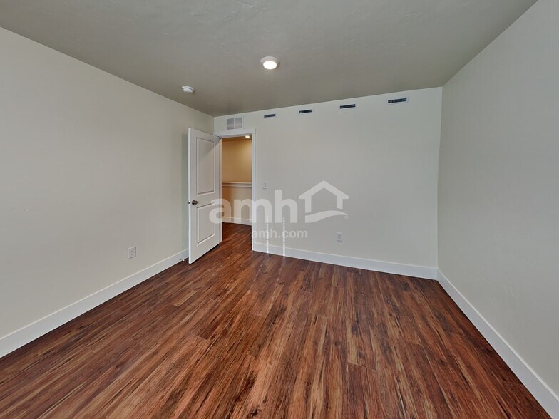 Building Photo - 4065 N Keklik Ave