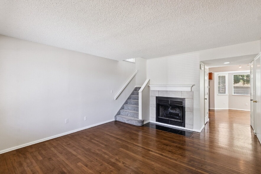 Building Photo - 6067 Wisteria Dr