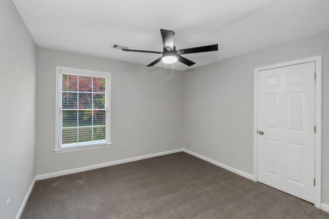 Building Photo - Don’t Miss This Beautiful 4BR/2BA Home wit...