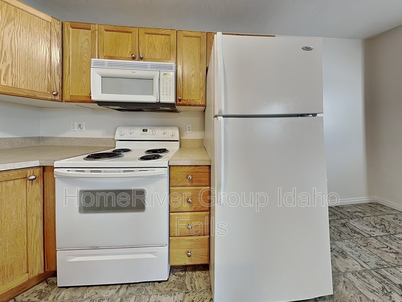 Building Photo - 3535 Deloy Dr