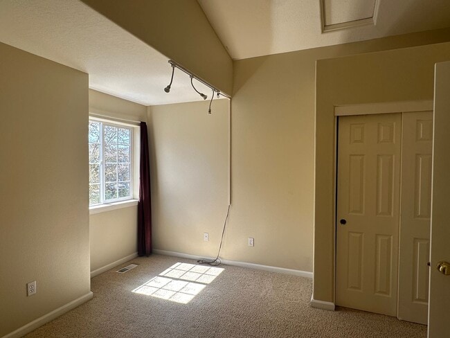 Building Photo - Beautiful 3 Bed + Bonus Room, 2.5 Bath Home!