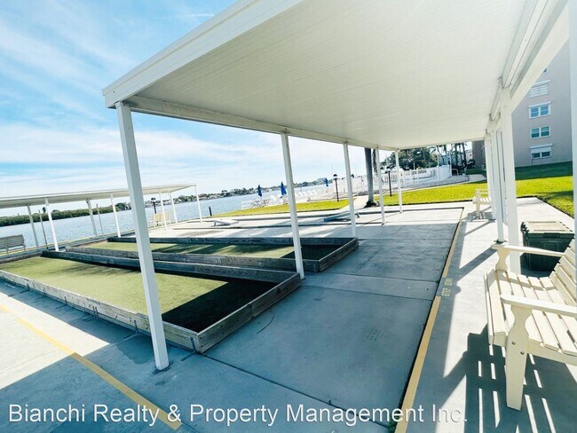 Building Photo - 2 br, 2 bath House - 1819 Shore Dr S #307