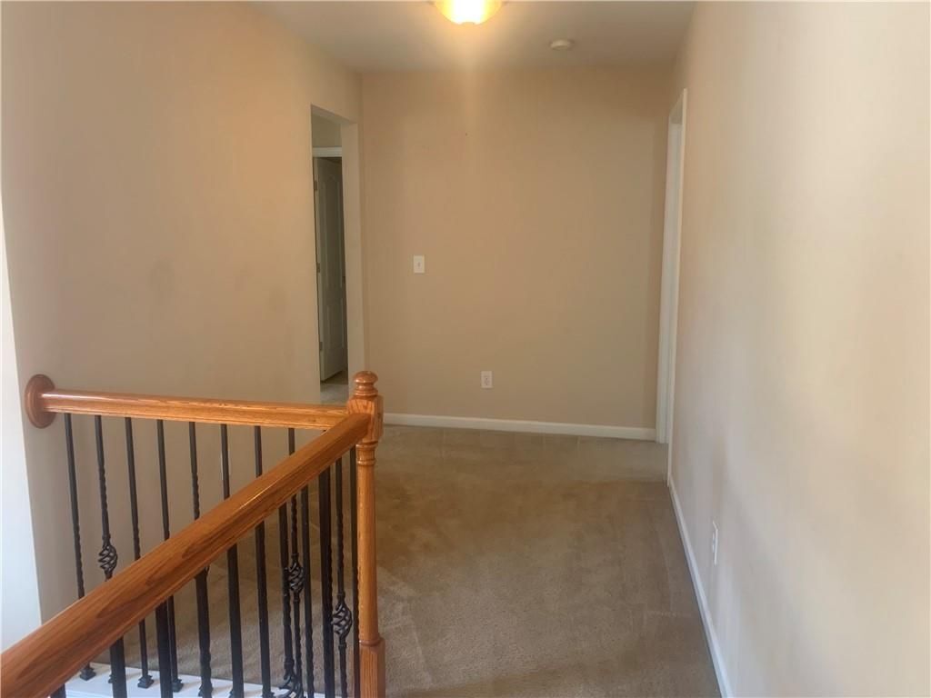 Building Photo - 121 Creekwood Tr