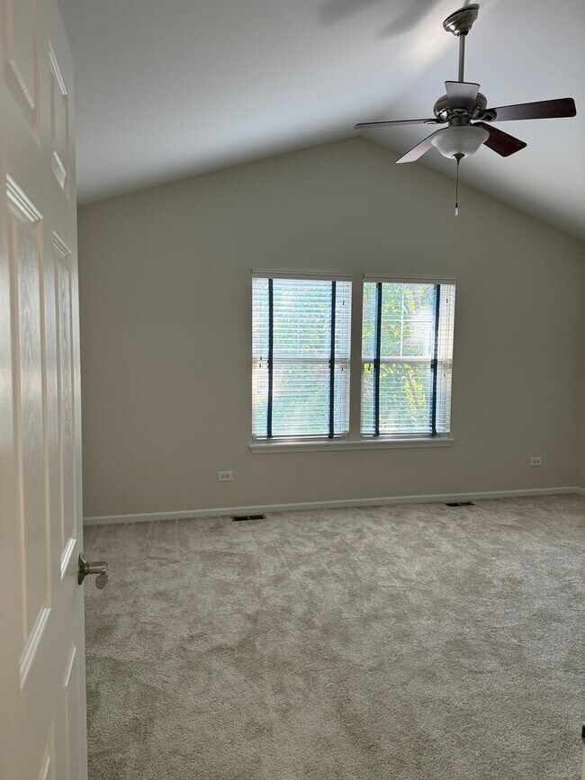 Building Photo - 5588 Cambridge Way