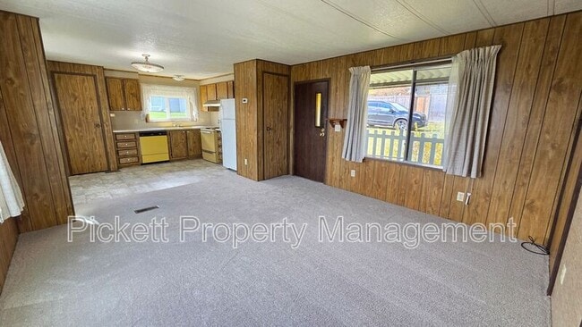 Building Photo - 2397 Alaska Ave E