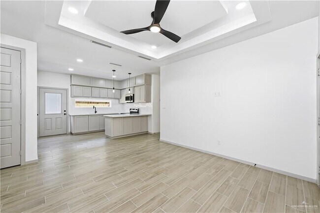 Building Photo - 1217 Rosewood Ln