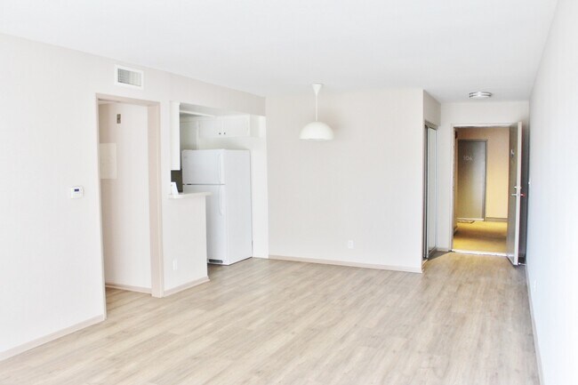 Building Photo - Lido Apartments - 3130 Bagley Ave