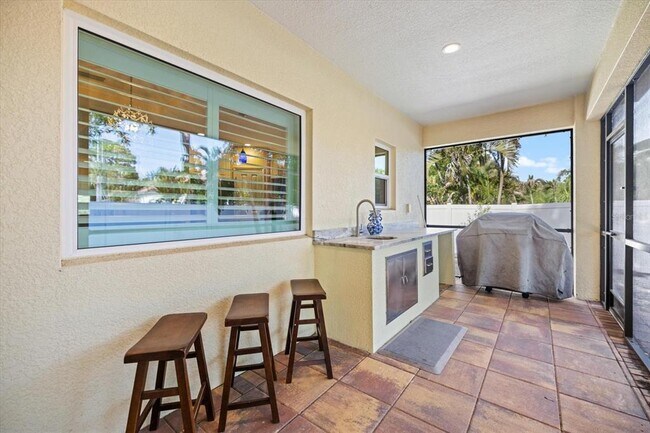 Building Photo - 2339 Datura St
