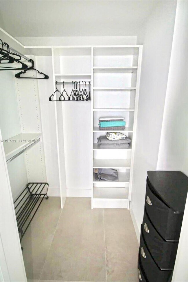 Building Photo - 650 NE 32nd St