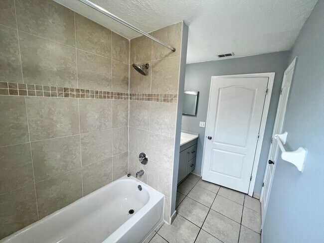Building Photo - 824 Shore Breeze Way