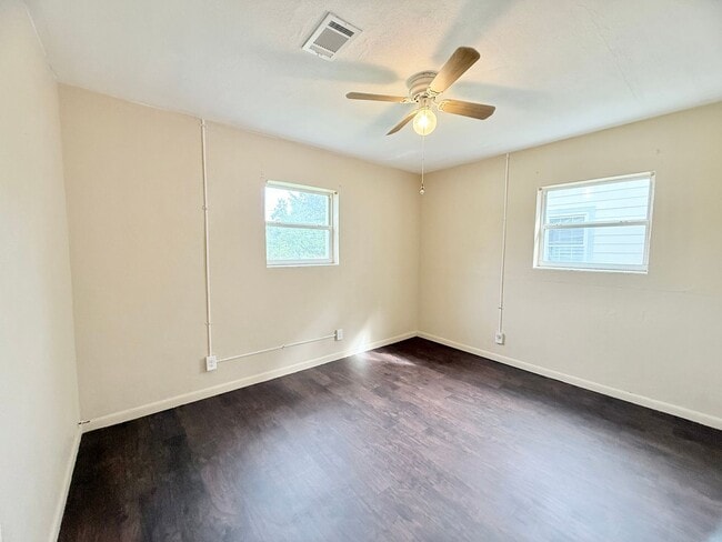 Building Photo - Charming 3-Bedroom Home + Bonus Room