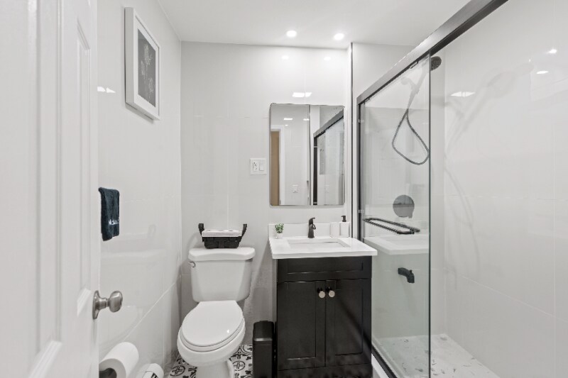 Building Photo - 1626 Union Turnpike