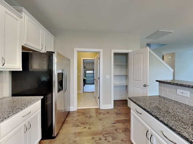 Building Photo - 105 Hilldebrant Dr