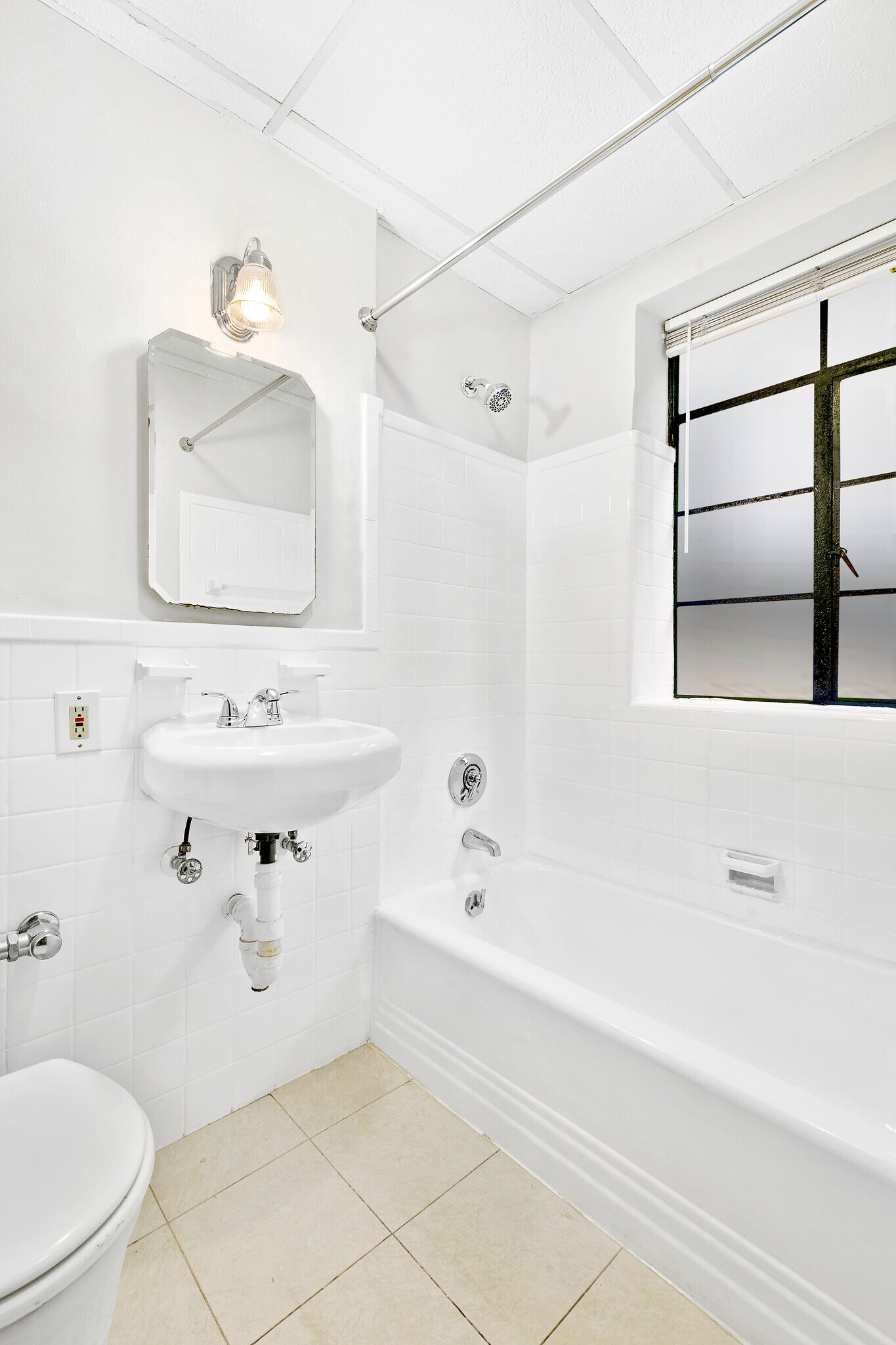 Building Photo - 97 Strathmore Rd