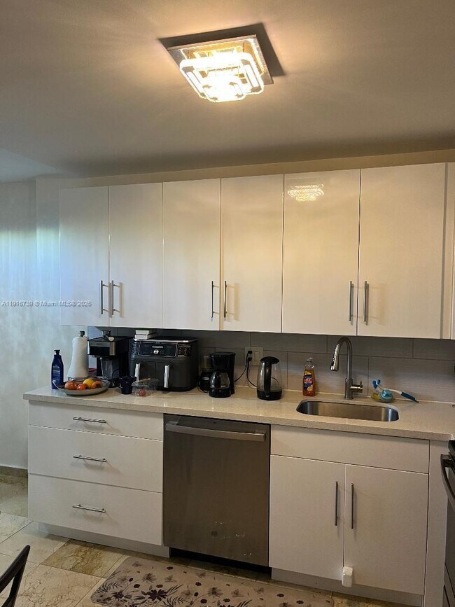 Building Photo - 2301 S Ocean Dr