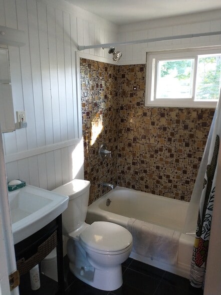 Building Photo - 67 Bishop Dr