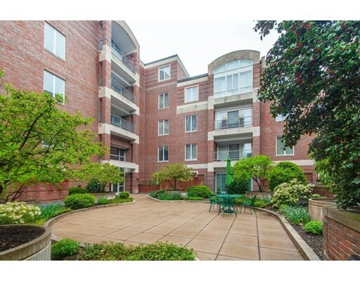 Building Photo - 130 Mount Auburn St