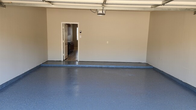 Building Photo - 11430 Hackmatack Way