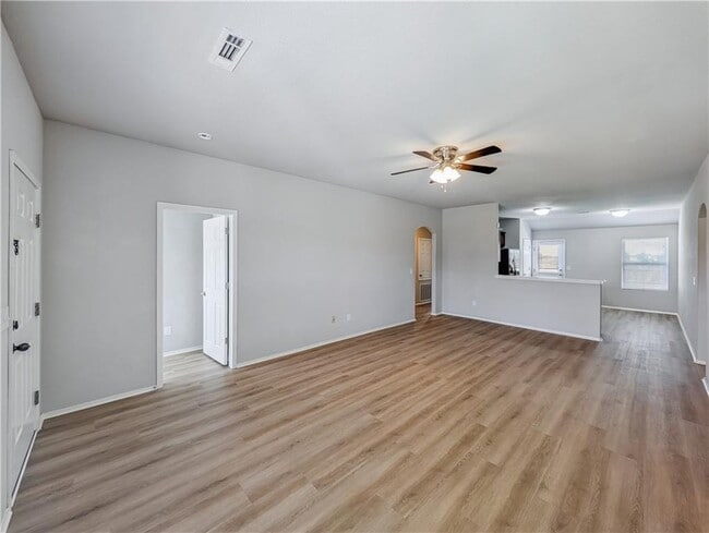 Building Photo - 848 NW Evans Cir