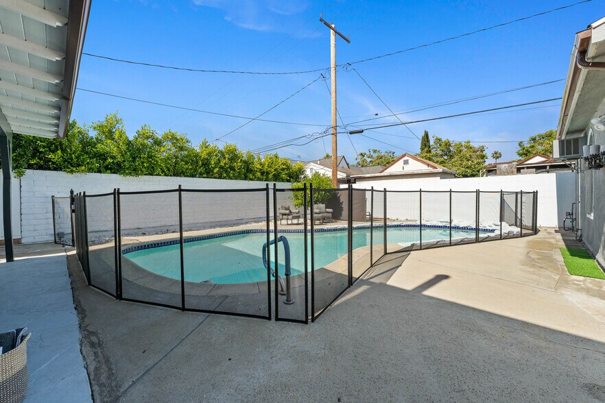 Building Photo - 140 N Carson Rd