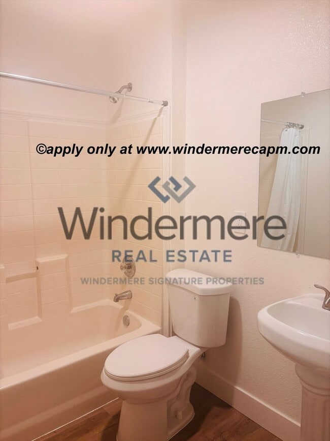 Building Photo - Beautifully Remodeled 3 Bedroom, 2 Bath Home on Large Lot Available NOW!