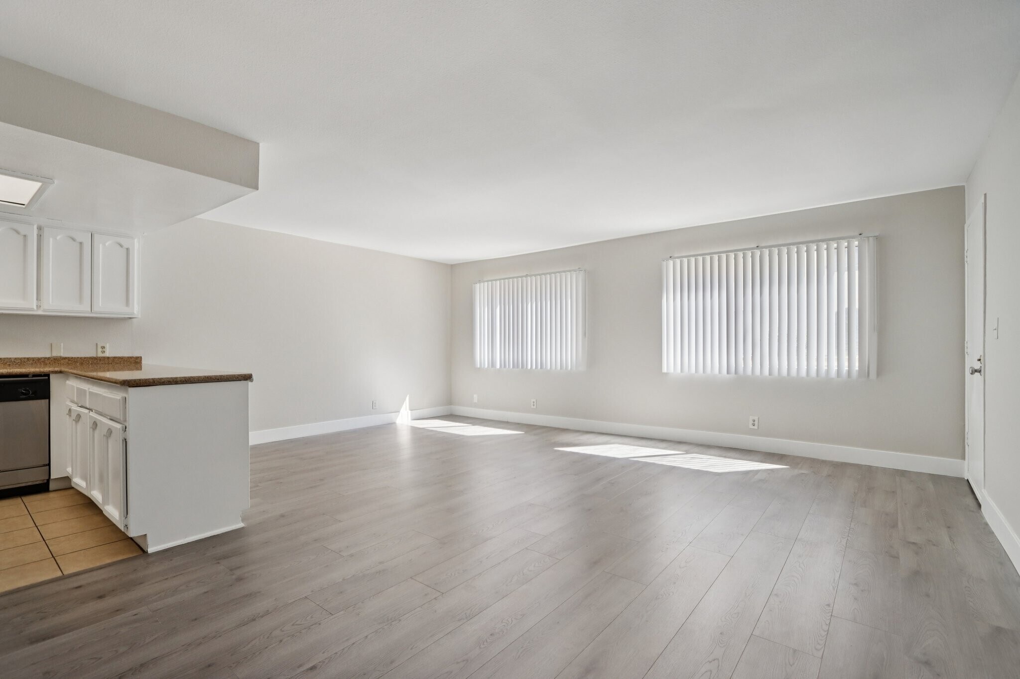 Building Photo - 421 N Kenneth Rd